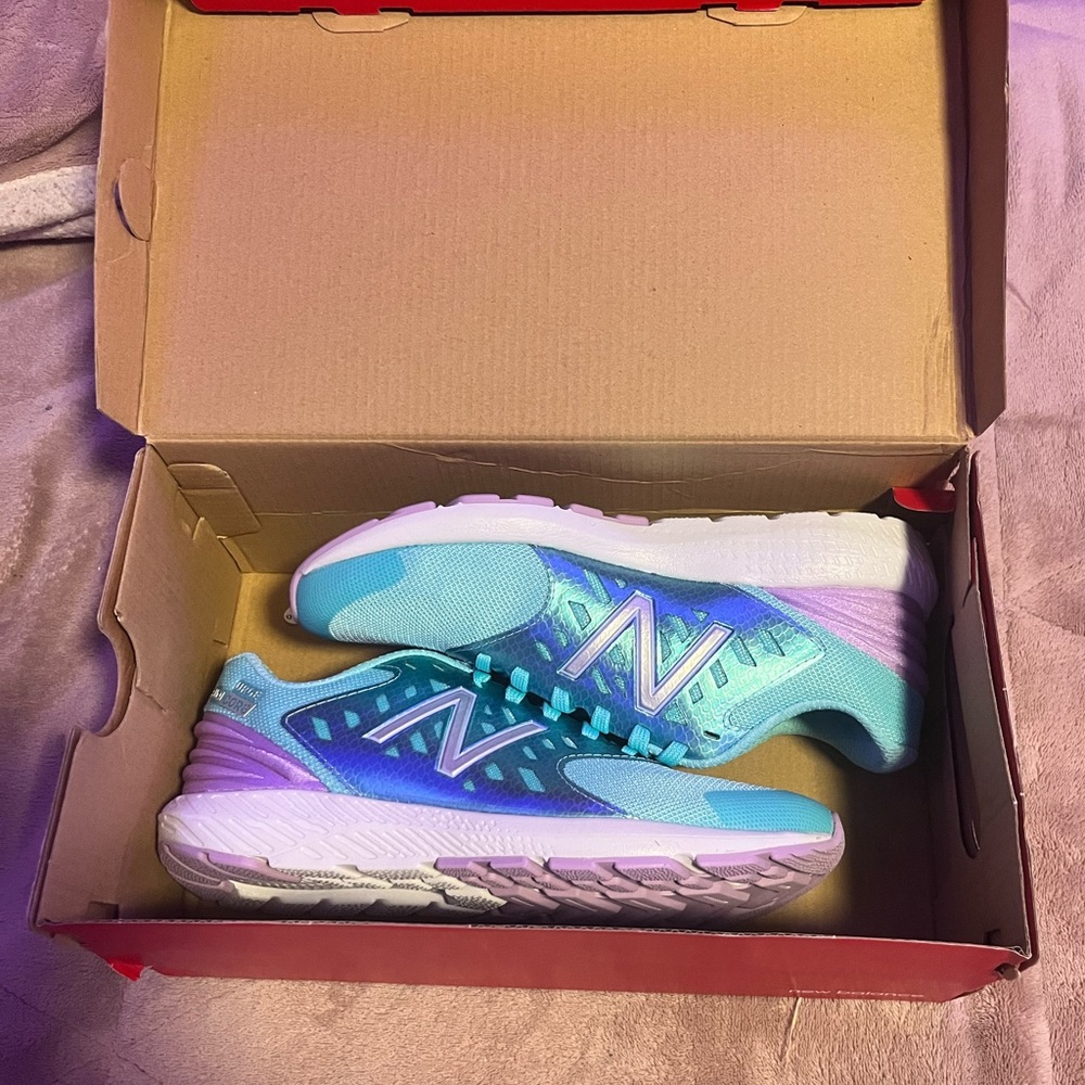 New Balance Kids Sz 5 Olympia Shoe